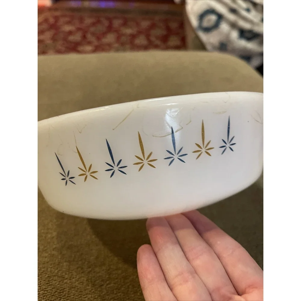 VINTAGE ANCHOR HOCKING FIRE KING CASSEROLE DISH 1.5 QT 437 Starburst (TD)